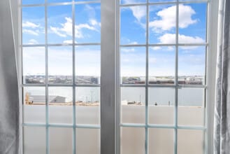 100 Shearwater Ct E, Unit 64 in Jersey City, NJ - Foto de edificio - Building Photo