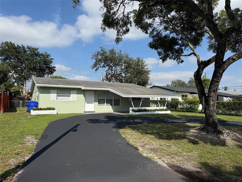6721 McClellan St in Hollywood, FL - Building Photo