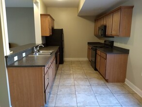 705 E Stewart St, Unit 3414 in Dayton, OH - Foto de edificio - Building Photo