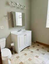 2042 W Hutchinson St, Unit 2 in Chicago, IL - Building Photo - Building Photo