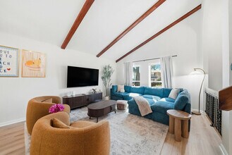 14323 83rd Pl N in Seminole, FL - Building Photo - Building Photo