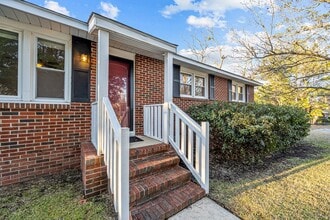 205 Regalwood Dr in Jacksonville, NC - Building Photo - Building Photo