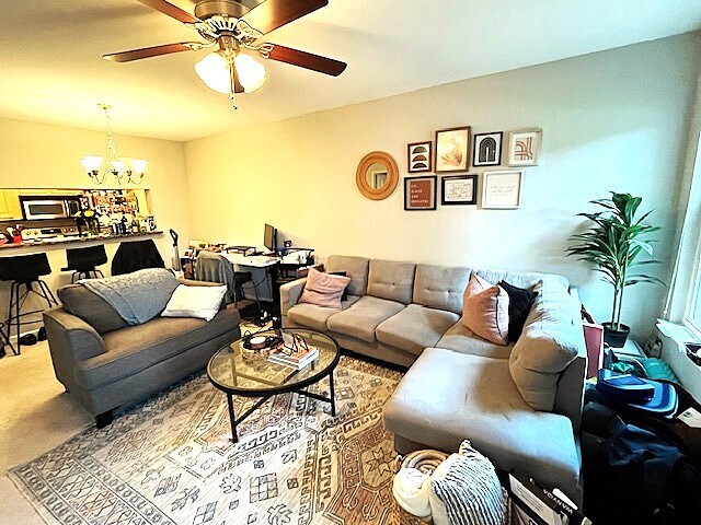 3307 Wyndham Cir, Unit 1168 in Alexandria, VA - Foto de edificio