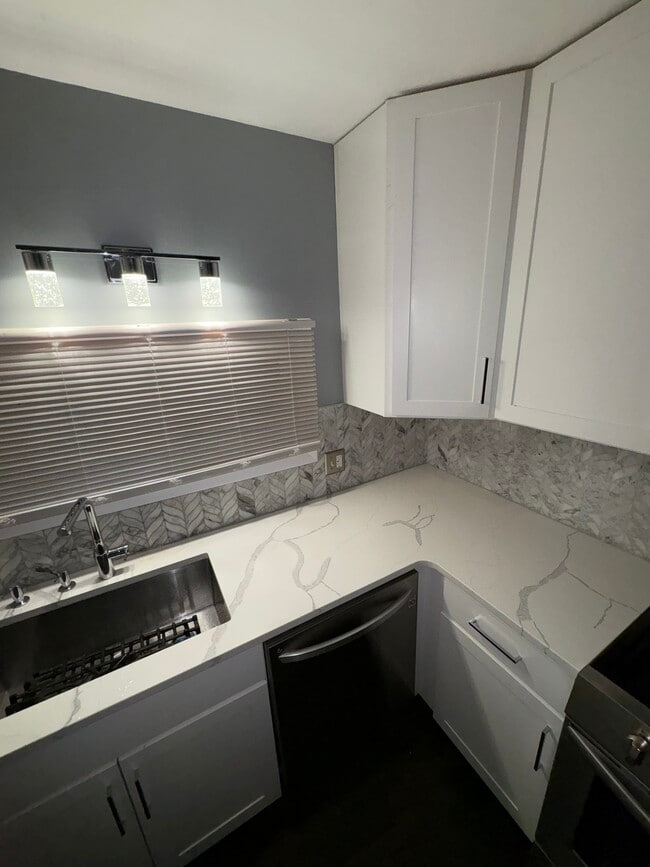 15 Beverly Hl, Unit Beverly Hill #2 in Canton, MA - Foto de edificio - Building Photo