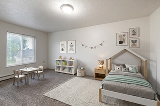 Whitney Estates Apartments in Hillsdale, MI - Foto de edificio - Building Photo