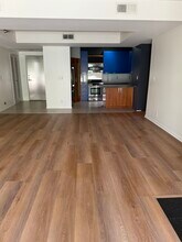 2222 N Beachwood Dr, Unit 412 in Los Angeles, CA - Building Photo - Building Photo