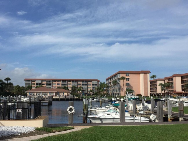 911 Gardenia Dr-Unit -148 in Delray Beach, FL - Foto de edificio - Building Photo