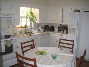 1526 Rainier Falls Dr NE in Atlanta, GA - Building Photo - Building Photo