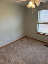 39764 N Tee Side Ct in Antioch, IL - Foto de edificio - Building Photo