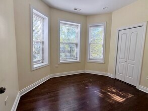 2300 N Springfield Ave in Chicago, IL - Foto de edificio - Building Photo