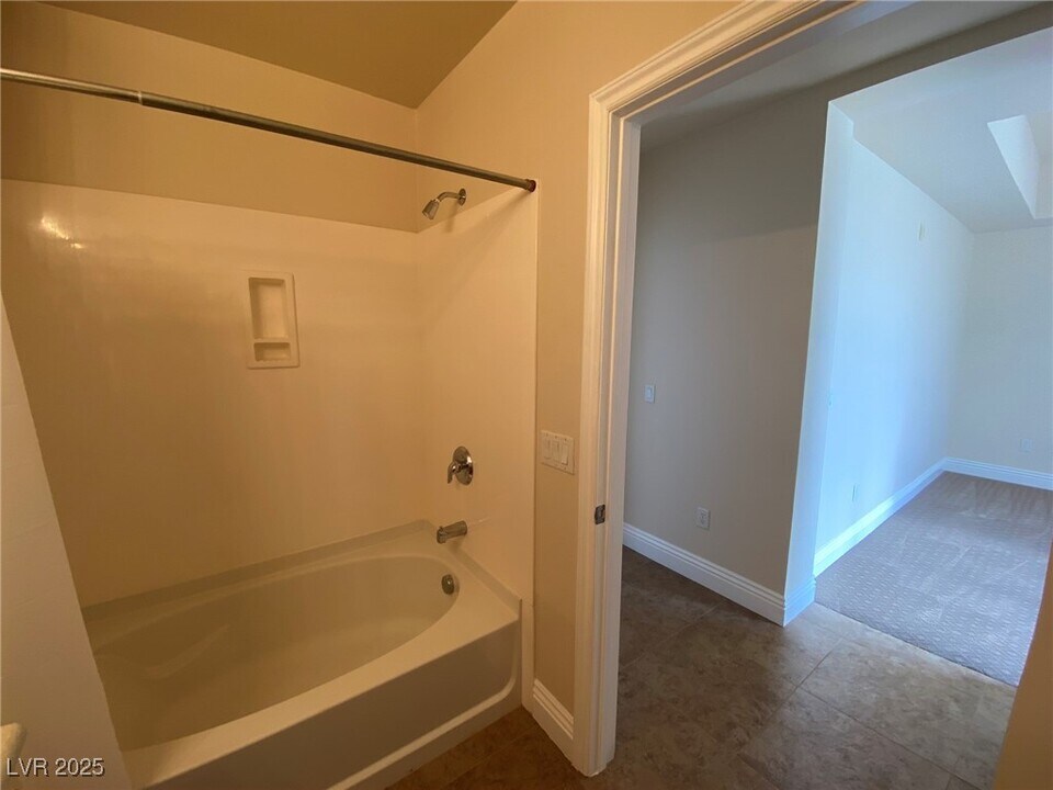 67 E Agate Ave in Las Vegas, NV - Building Photo