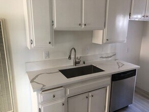 408 N Venice Blvd in Los Angeles, CA - Foto de edificio - Building Photo