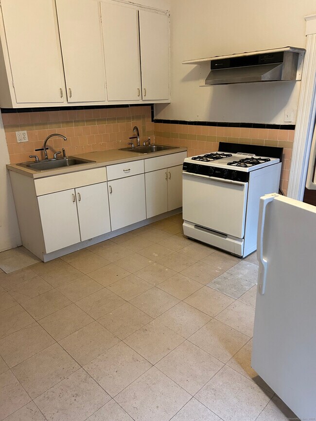 787 Elm St in New Haven, CT - Building Photo - Building Photo