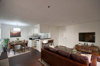 11505 Riverside Dr in Los Angeles, CA - Building Photo - Building Photo