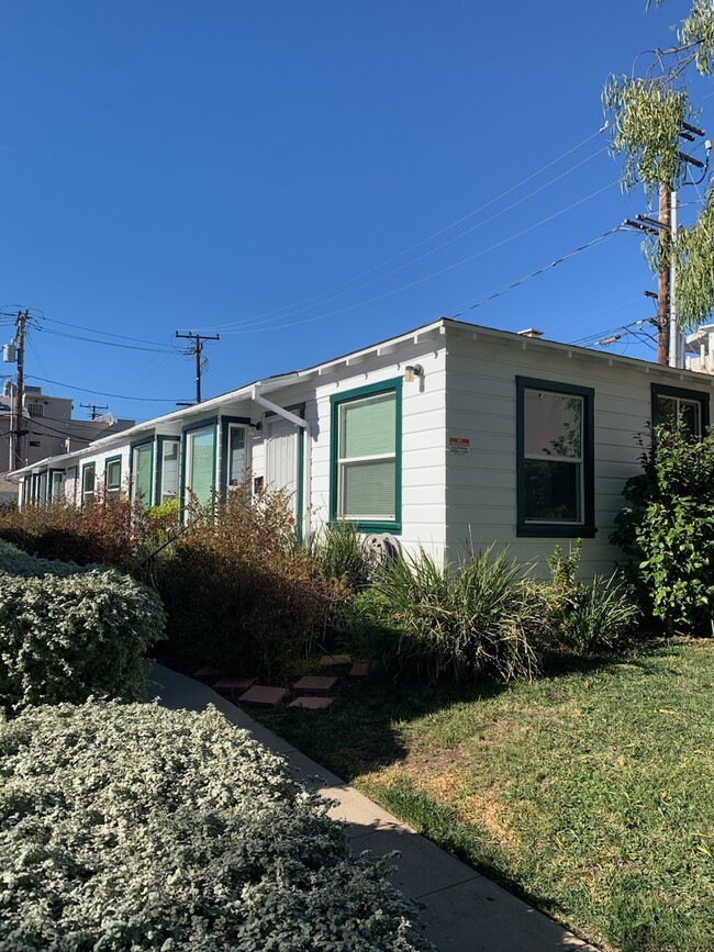 1218 23rd St in Santa Monica, CA - Foto de edificio - Building Photo