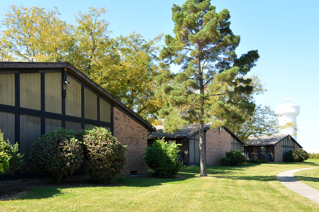 Sandalwood Wood Place in Piqua, OH - Building Photo - Building Photo