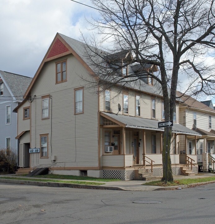 426-428 Cemetery St in Williamsport, PA - Building Photo