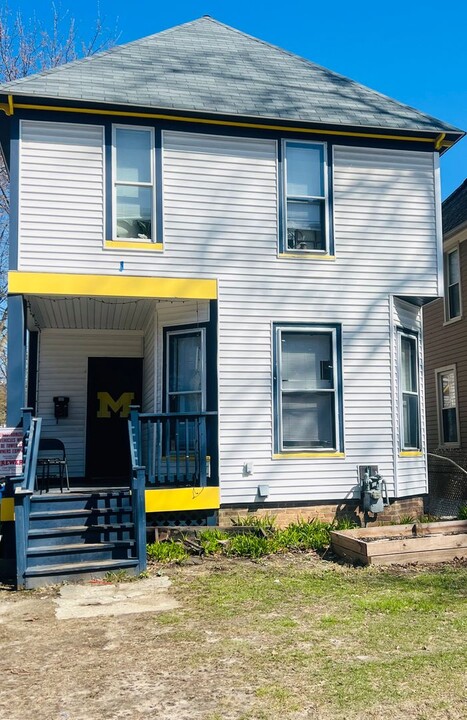 601 E Hoover Ave in Ann Arbor, MI - Building Photo