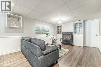 146 Welbourn Dr in Hamilton, ON - Building Photo - Building Photo
