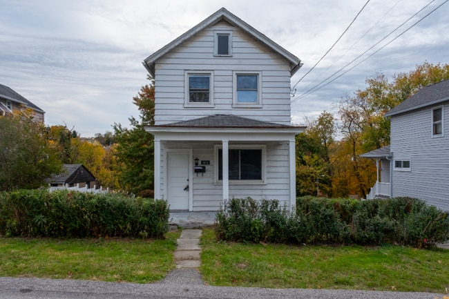 3810 Clark St in West Mifflin, PA - Foto de edificio - Building Photo