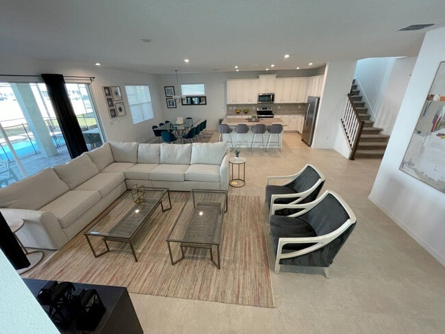 8957 Hilton Rdg Ave