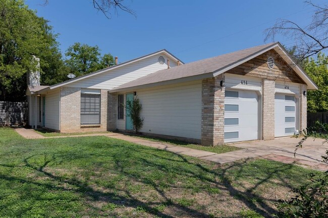 414 Cypress Ln in Round Rock, TX - Foto de edificio - Building Photo