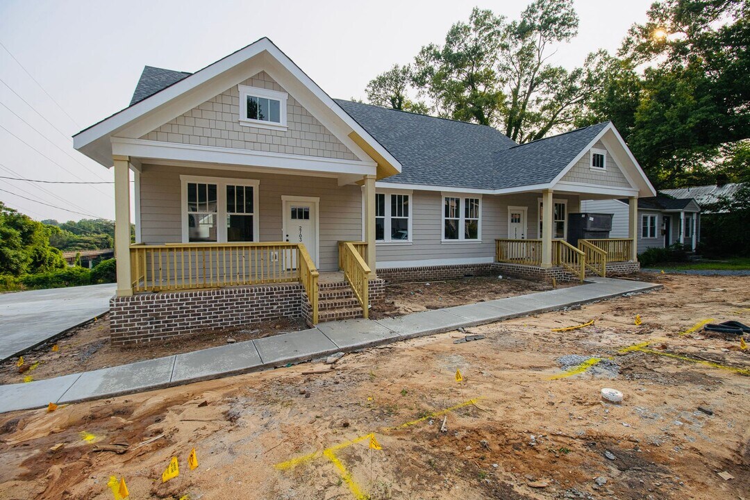 2703 Clark St in Columbia, SC - Building Photo