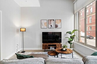 205 W 4th St in Cincinnati, OH - Building Photo - Building Photo