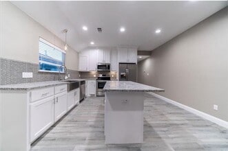 800 N Throckmorton St in Sherman, TX - Building Photo - Building Photo