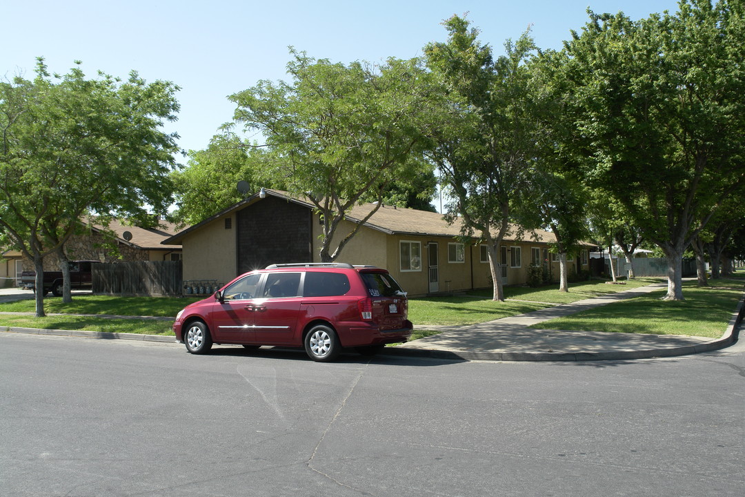 1160 W 12th St in Merced, CA - Foto de edificio