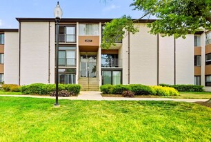 7927 Mandan Rd, Unit 653 in Greenbelt, MD - Building Photo