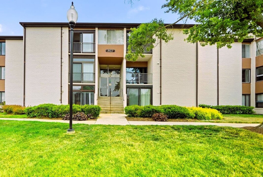 7927 Mandan Rd, Unit 653 in Greenbelt, MD - Building Photo