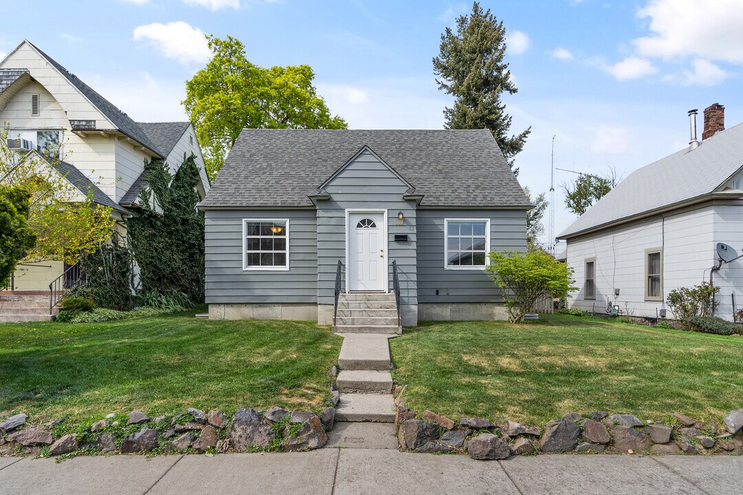 1011 E Nora Ave in Spokane, WA - Foto de edificio
