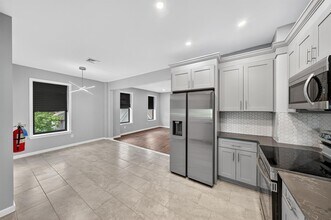 90 Linden Ave in Middletown, NY - Building Photo - Building Photo