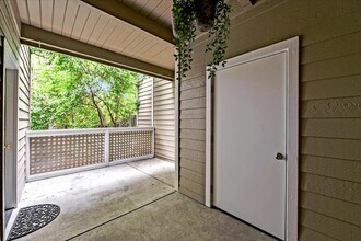 250 Santa Fe Terrace in Sunnyvale, CA - Foto de edificio - Building Photo
