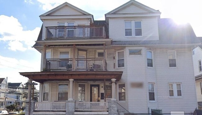 4 Morris Crescent in Yonkers, NY - Building Photo - Building Photo