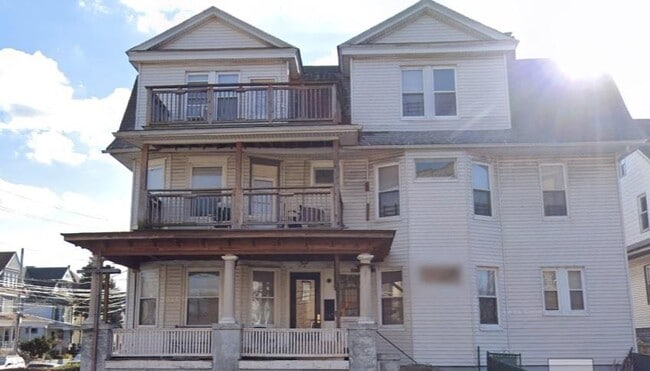 4 Morris Crescent in Yonkers, NY - Building Photo - Building Photo