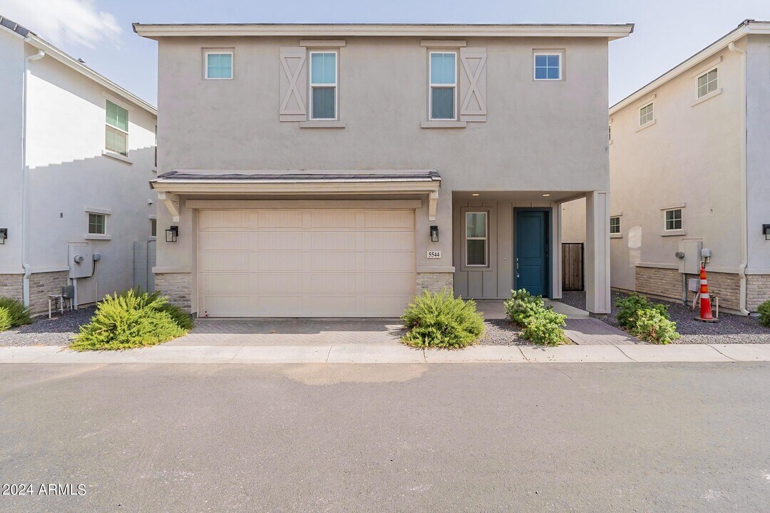 5544 S Dillon in Mesa, AZ - Building Photo