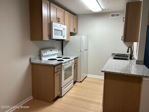 2207 Alta Ave in Louisville, KY - Building Photo - Building Photo