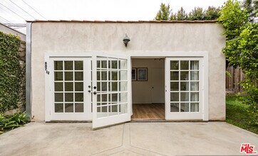 807 N Stanley Ave in Los Angeles, CA - Building Photo - Building Photo