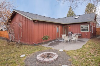 61278 Sunflower Ln in Bend, OR - Building Photo - Building Photo