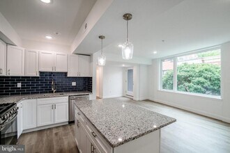 129 Washington Ave in Philadelphia, PA - Building Photo - Building Photo