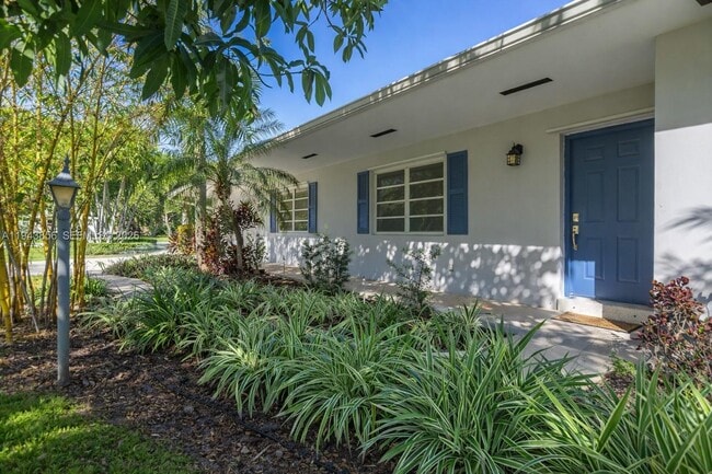 7885 SW 158th Terrace in Palmetto Bay, FL - Building Photo - Building Photo