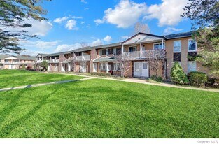 105 Artist Lake Dr in Middle Island, NY - Building Photo
