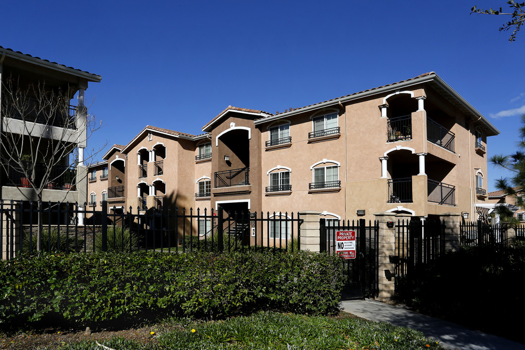 Casa de La Villa Apartments in Corona, CA - Building Photo