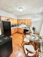 121 Hillside St, Unit 2 in Boston, MA - Foto de edificio - Building Photo