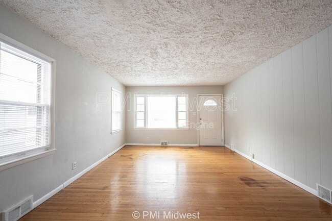 5005 Indianola Ave in Indianapolis, IN - Foto de edificio - Building Photo