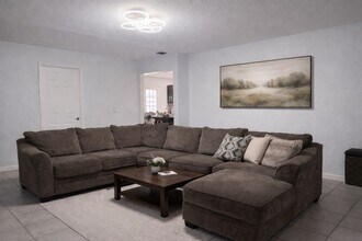 16910 Country Bridge Rd in Houston, TX - Foto de edificio - Building Photo