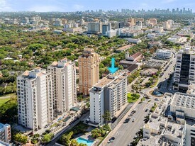 625 Biltmore Way in Coral Gables, FL - Building Photo