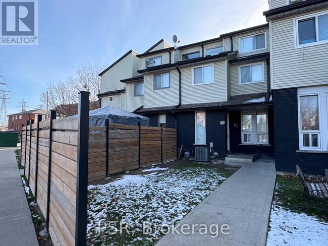 property at 2 Blackthorn Ave